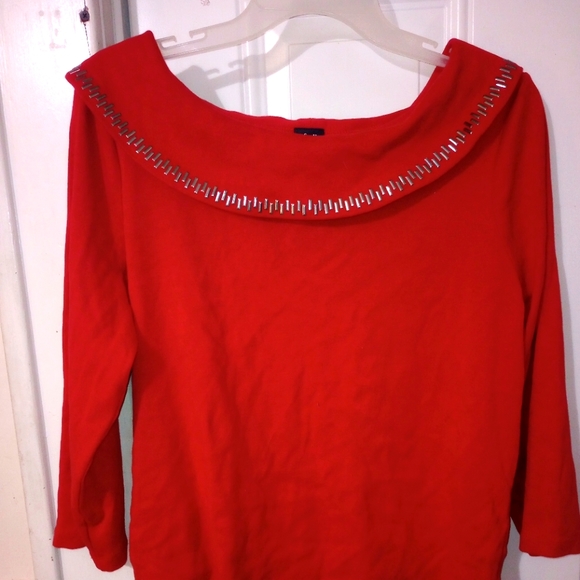 Red sweater - Picture 1 of 2